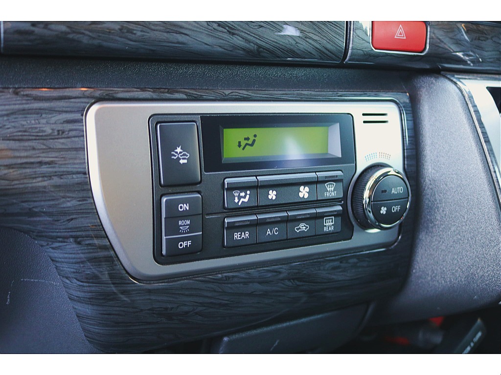 標準装備のステアリングリモコンをはじめ、使い易い位置に、使いたいスイッチ！