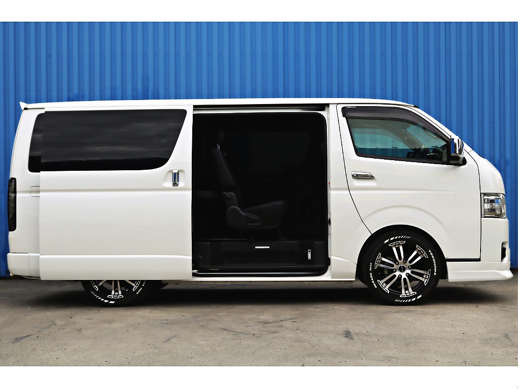 両側電動パワースライドドア完備　買い物袋を両手に持っていてもラクラク開閉♪