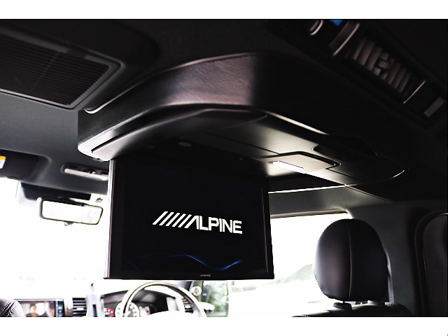 アルパインフリップダウンモニター12.8インチ搭載♪ お出かけも大画面で楽しく♪