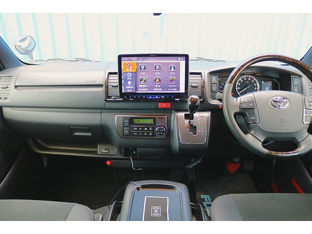 視点が高く、見通しが良い運転席。乗れば運転のしやすさが分かります♪