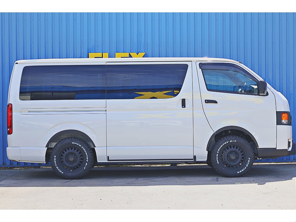 令和6年式　ハイエースバン　ダークプライムⅡ　ディーゼル4WD　ReClassicカスタム♪