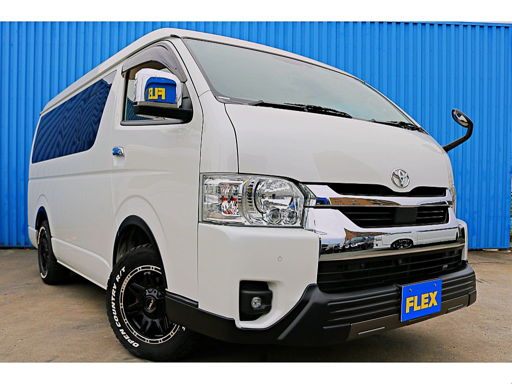 飾りすぎず程よくカスタムされた外装は落ち着いた仕上がりに♪