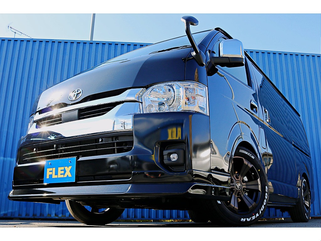 飾りすぎず程よくカスタムされた外装は落ち着いた仕上がりに♪1.5インチローダウン！