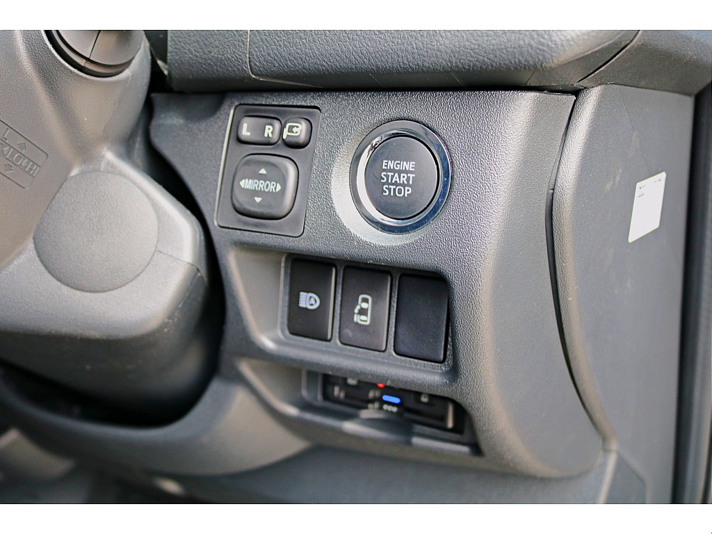 便利な装備や先進安全機能を搭載♪ プッシュスターター　パワスラ操作スイッチ　ビルトインETC　等、使いやすい位置に配置♪