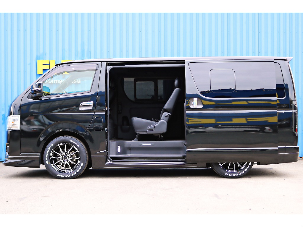 両側手動小窓付きスライドドア♪ 小窓で車中泊も〇