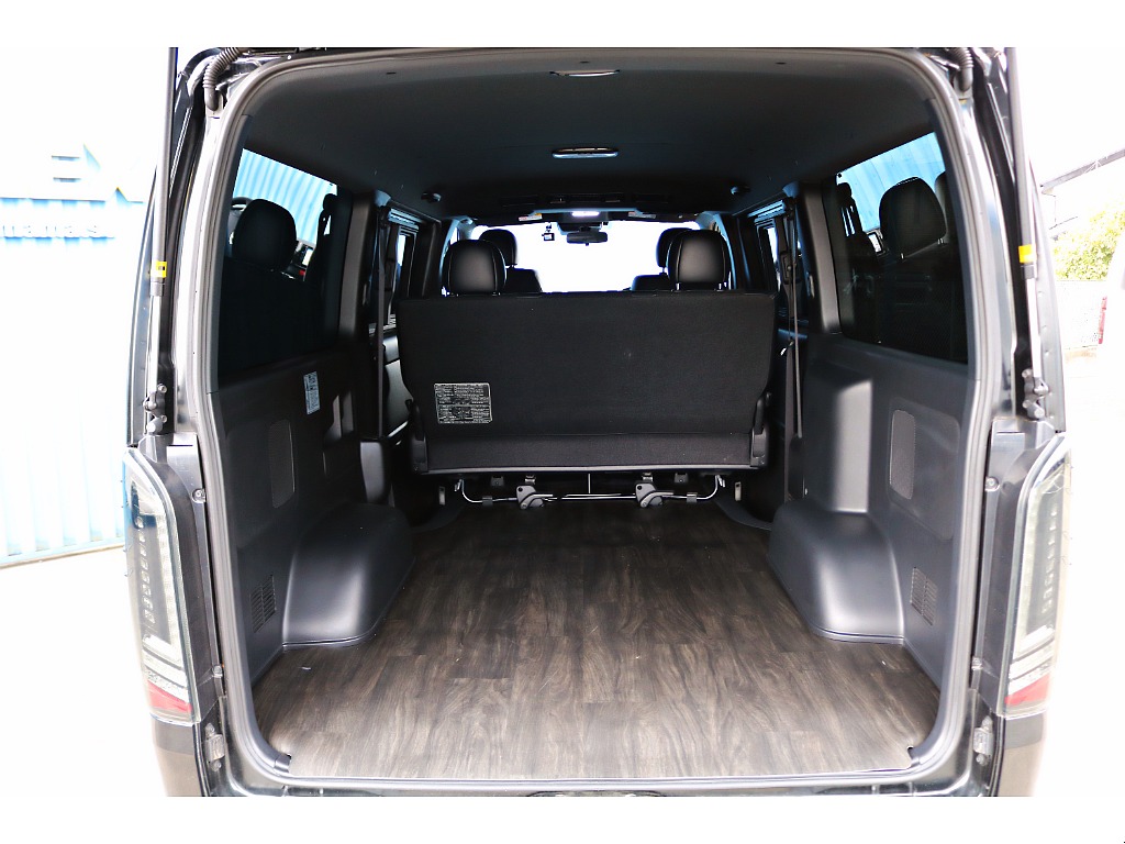 CFカーゴマット付♪ベットキットも取付可能です！！