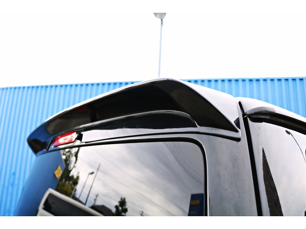リアルーフスポイラー搭載♪ フルエアロカスタム仕様♪