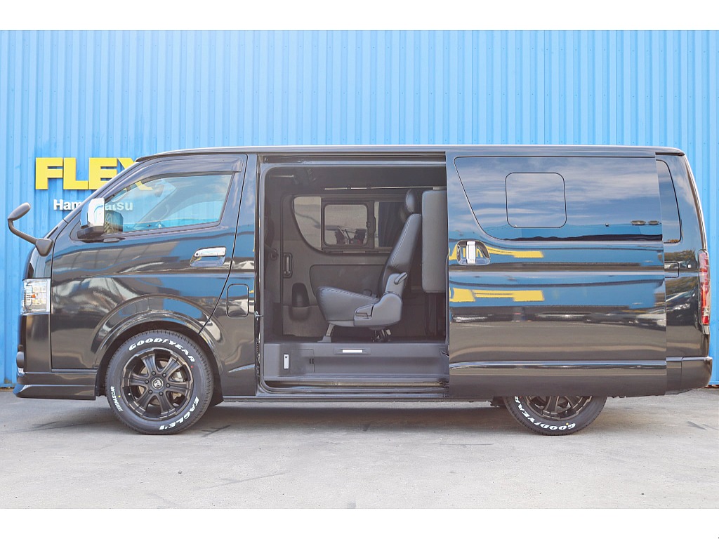 両側手動小窓付きスライドドア♪ 小窓で車中泊も〇