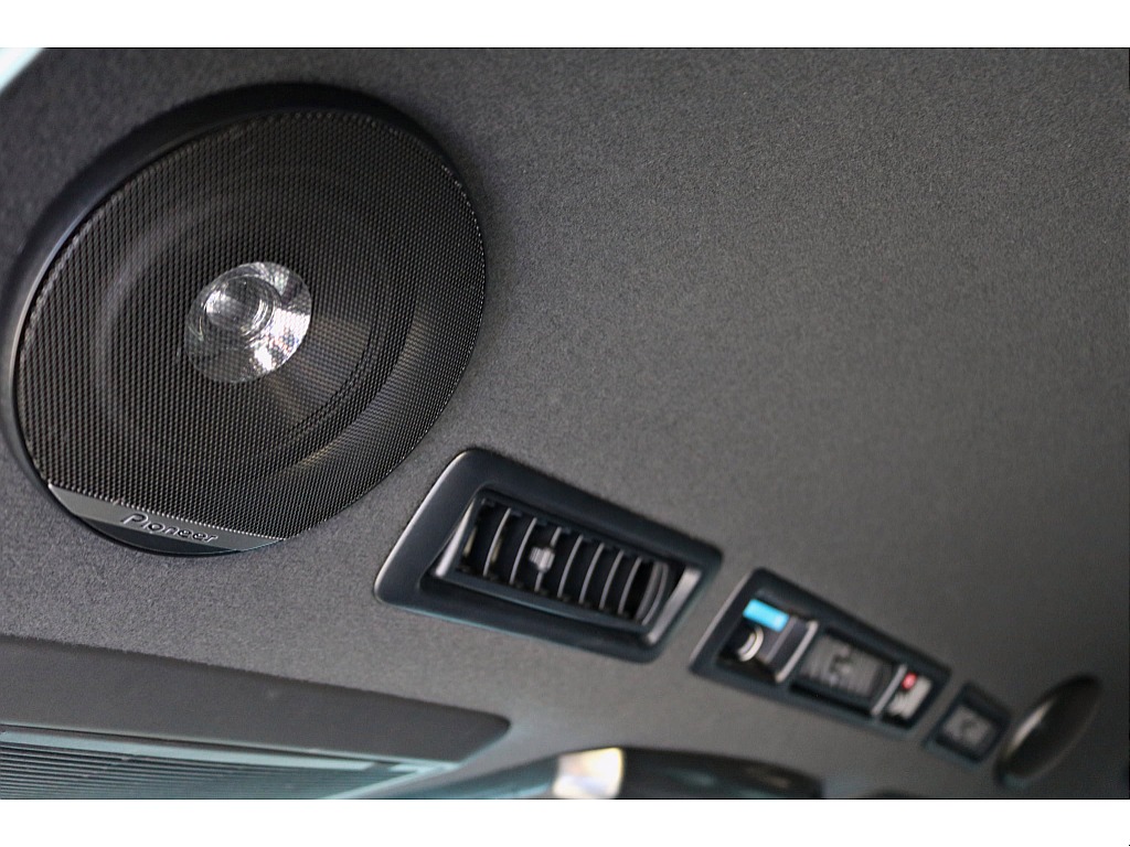 リア天井スピーカーも装備♪