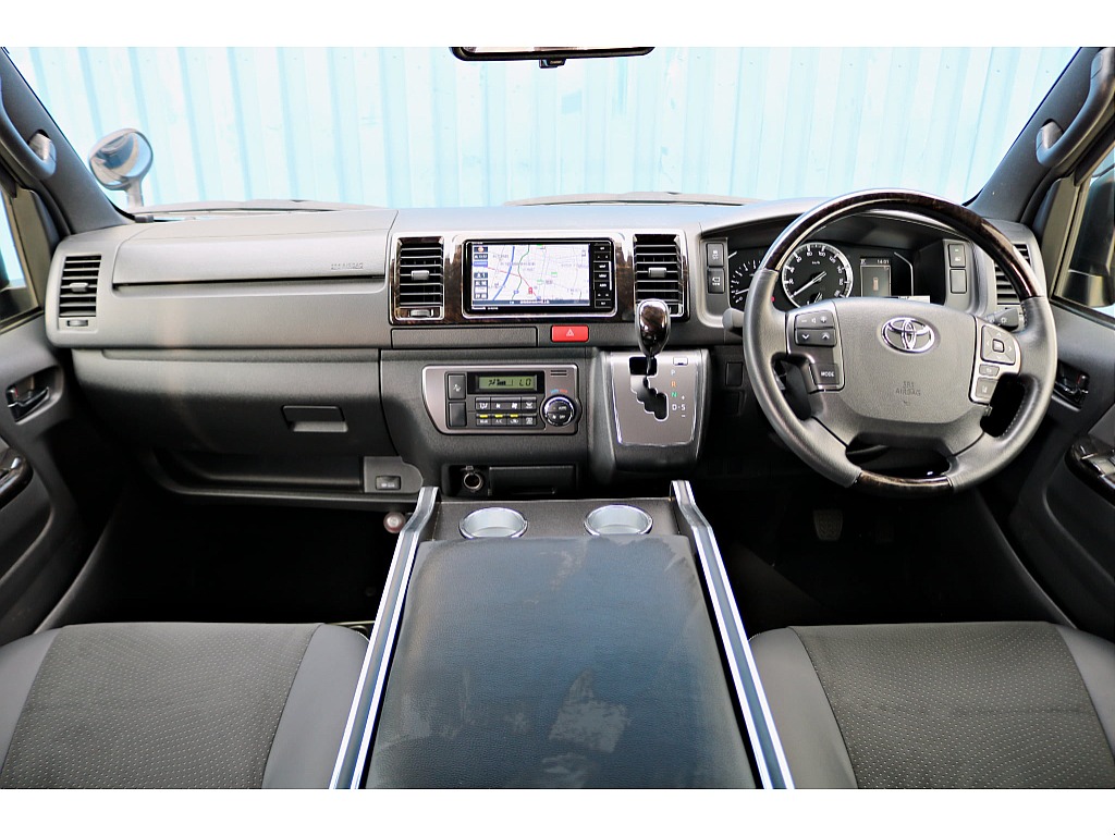 視点が高く、見通しが良い運転席。乗れば運転のしやすさが分かります♪