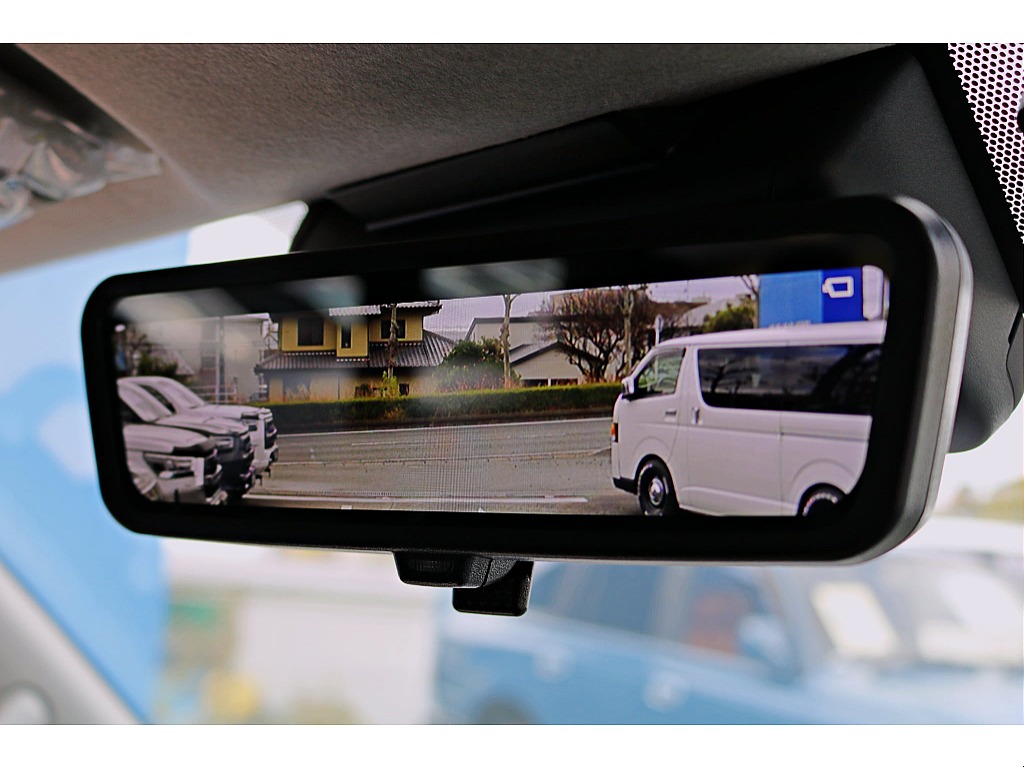 デジタルインナーミラー搭載♪ 後方確認もしっかりと♪