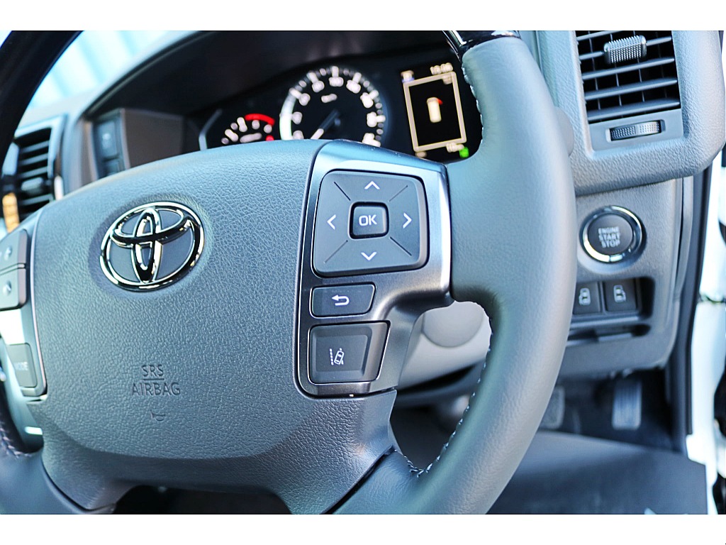 ステアリングから手を放すことなく音量やモードの切り替えができます♪