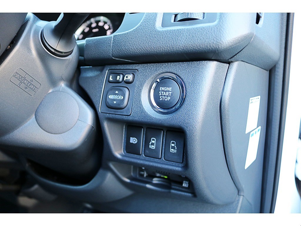 プッシュスターター パワスラ操作スイッチ ビルトインETC 等、使いやすい位置に配置♪