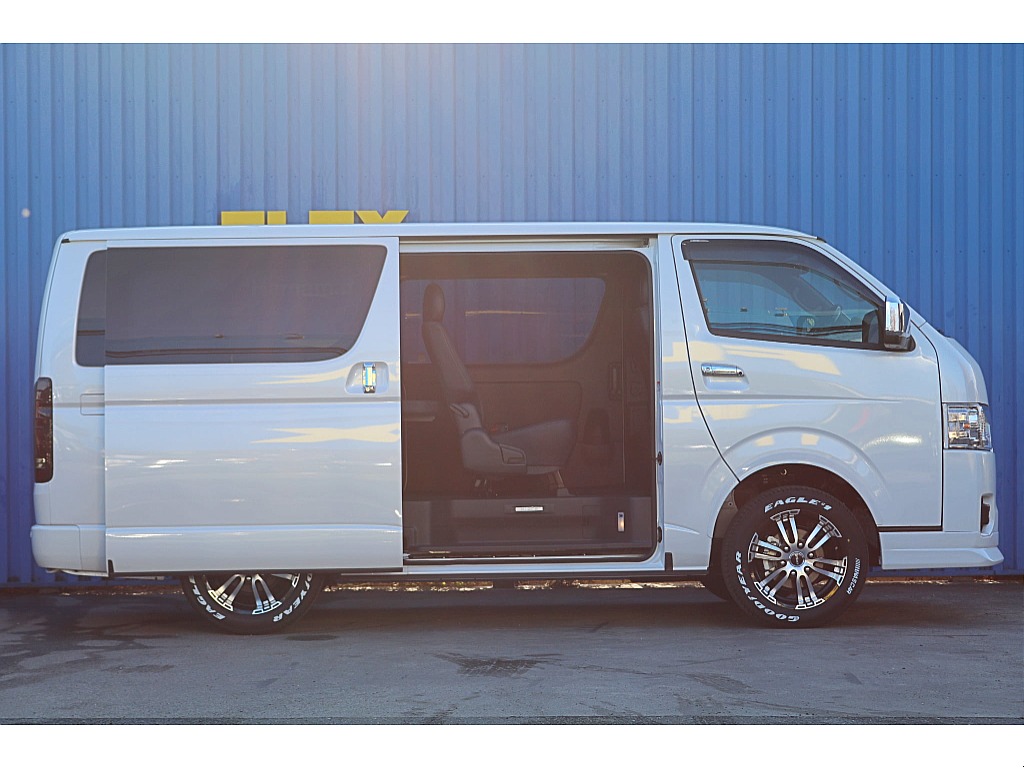 R7年式　ハイエースバン　ダークプライムS　ディーゼル4WD