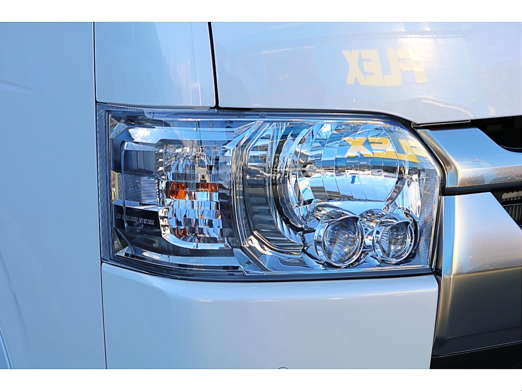 R7年式　ハイエースバン　ダークプライムS　ディーゼル4WD