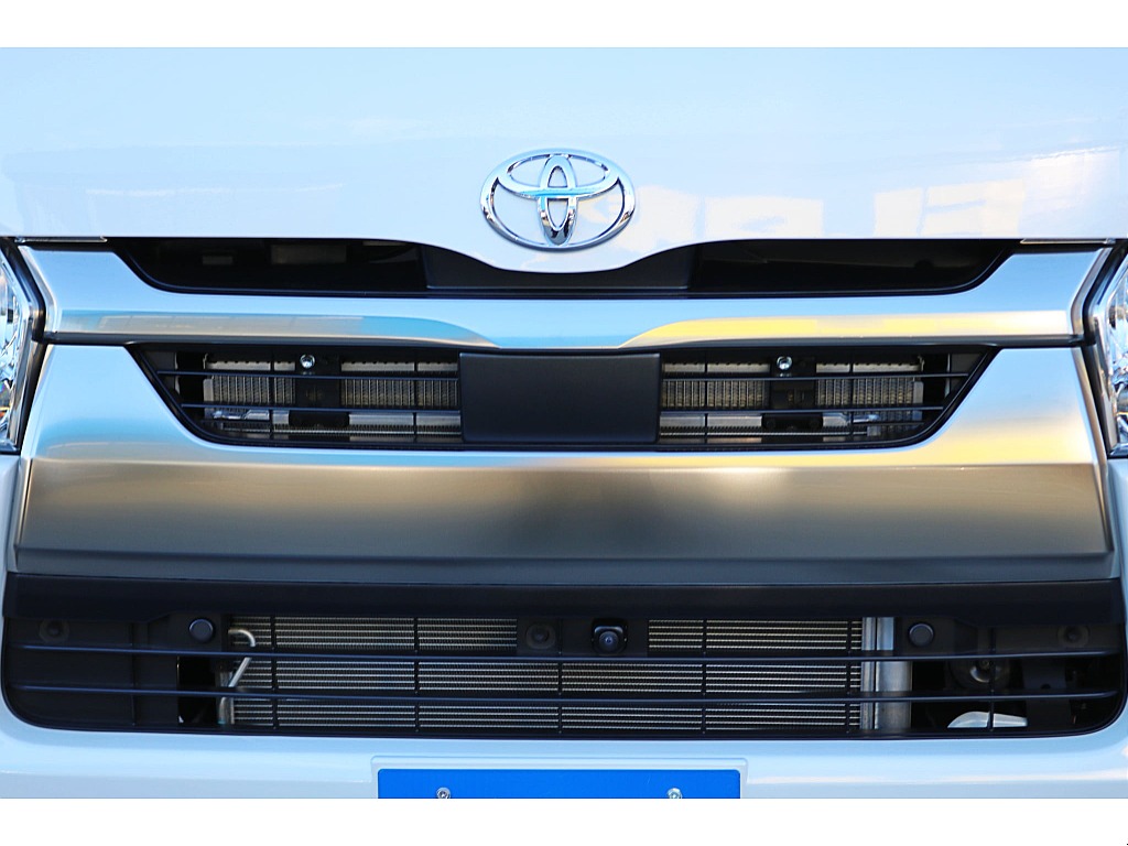 R7年式　ハイエースバン　ダークプライムS　ディーゼル4WD