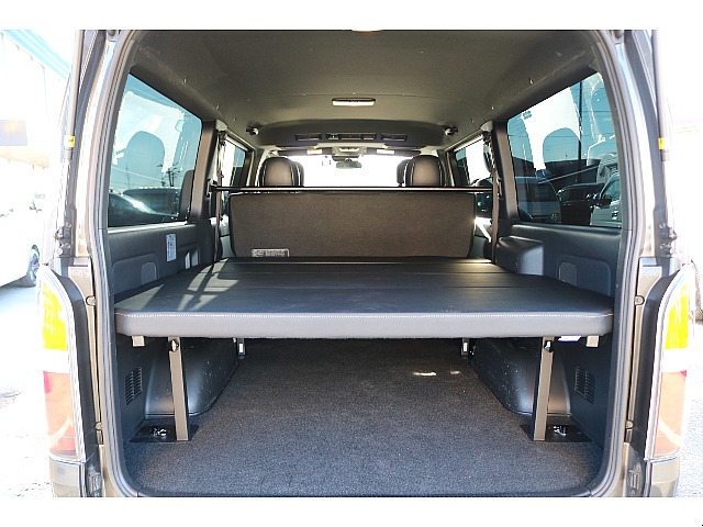 セパレートタイプのベットキット搭載♪ 車中泊もできちゃいます！