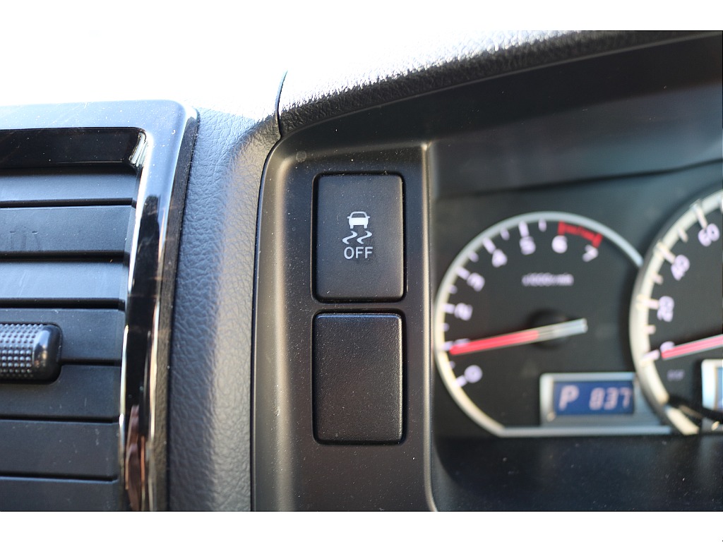 プッシュスターター　パワスラ操作スイッチ　ビルトインETC　等、使いやすい位置に配置♪