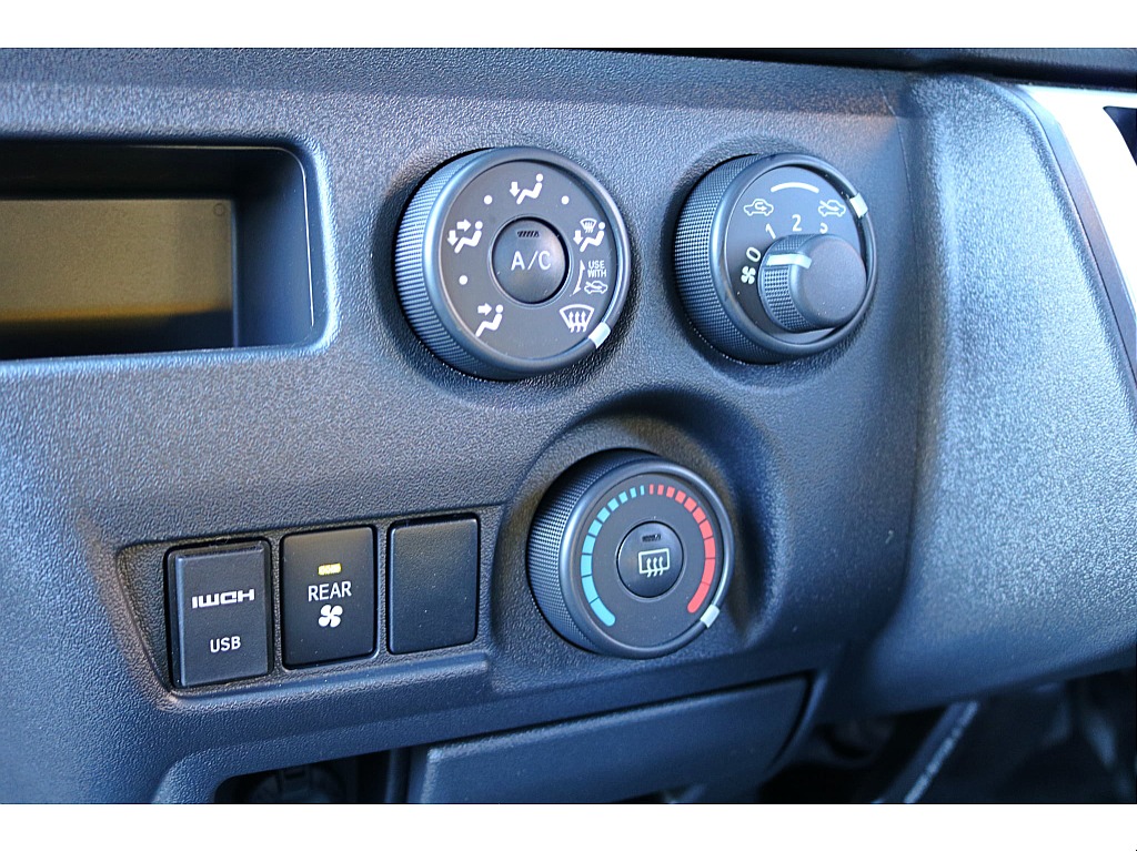 便利な装備や先進安全機能を搭載♪