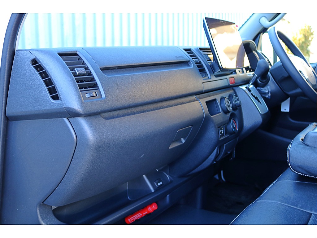 便利な装備や先進安全機能を搭載♪