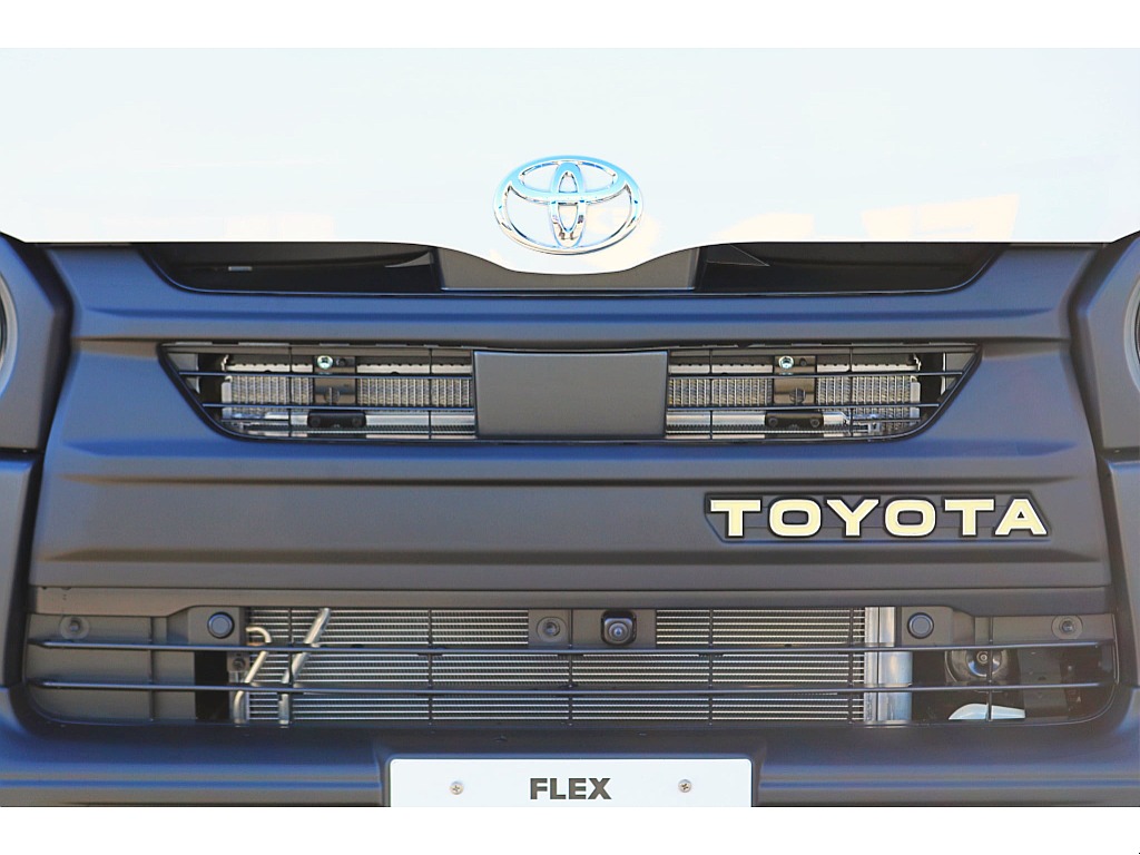 FLEX　ReClassicフェイスキット♪　オリジナルのキュートな丸目ヘッドライトとTOYOTAロゴ入りのクラシックなフロントグリル♪