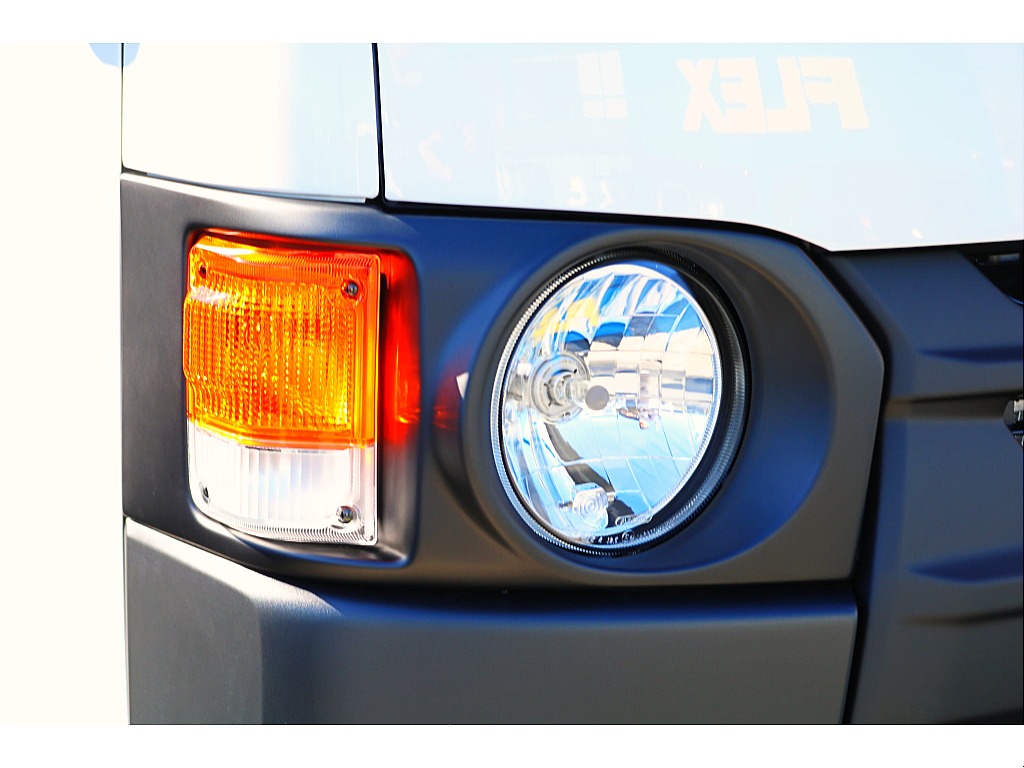 FLEX　ReClassicフェイスキット♪　オリジナルのキュートな丸目ヘッドライトとTOYOTAロゴ入りのクラシックなフロントグリル♪