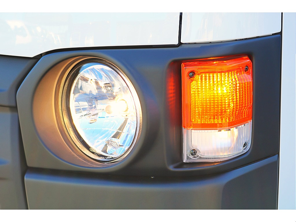 FLEX　ReClassicフェイスキット♪　オリジナルのキュートな丸目ヘッドライトとTOYOTAロゴ入りのクラシックなフロントグリル♪