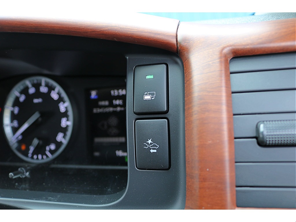 便利な装備や先進安全機能を搭載♪