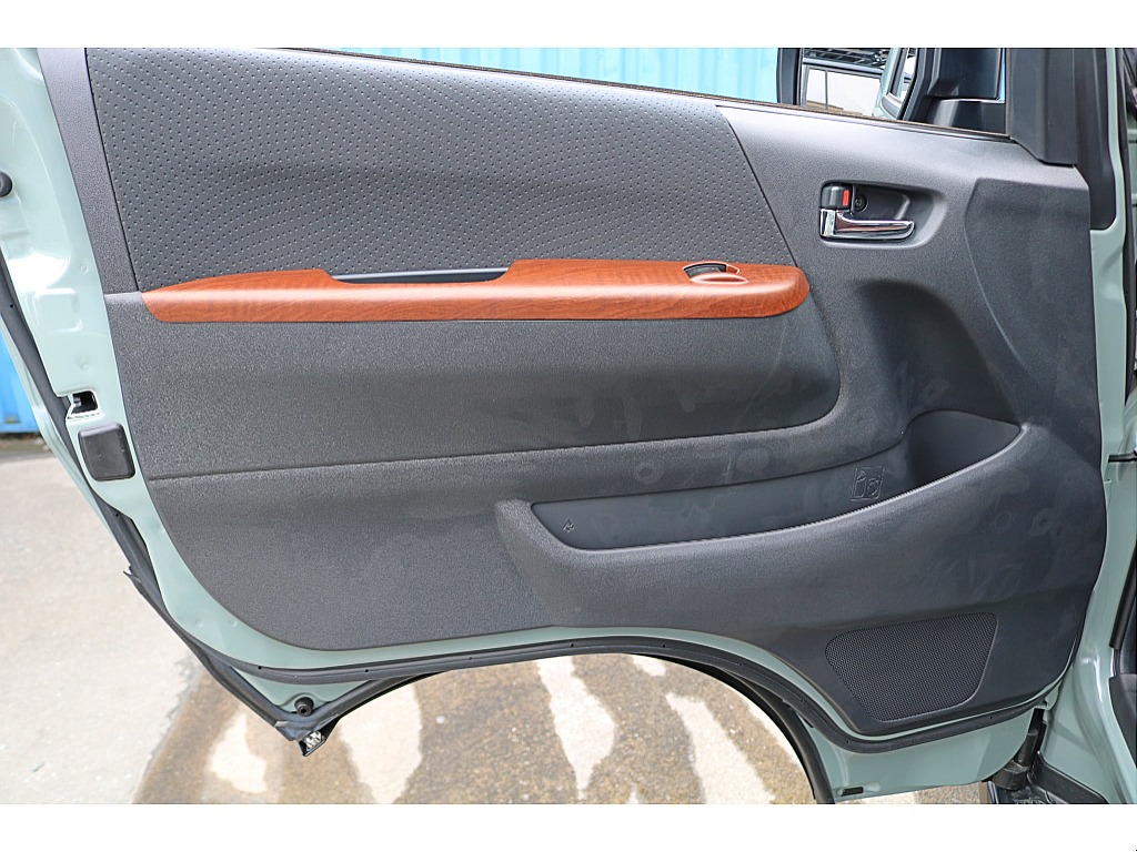 ＦＬＥＸ　茶木目インテリア３点セット　ナビパネル　シフトノブ　ステアリング　車内に温もりを与えます♪