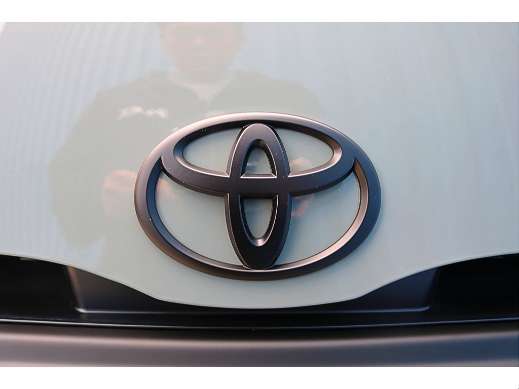 ヘッドライト内部とメッキ箇所を艶消しブラック塗装♪