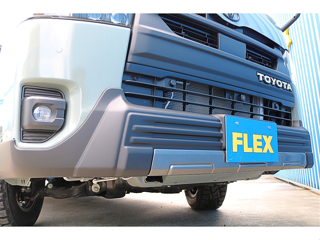 FLEX　T-Forceフロントスポイラー　レクサス純正色マンガンラスターが配色されたディフューザーでオフロード感を演出♪