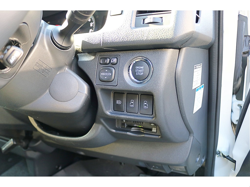 プッシュスターター　パワスラ操作スイッチ　ビルトインETC　等、使いやすい位置に配置♪