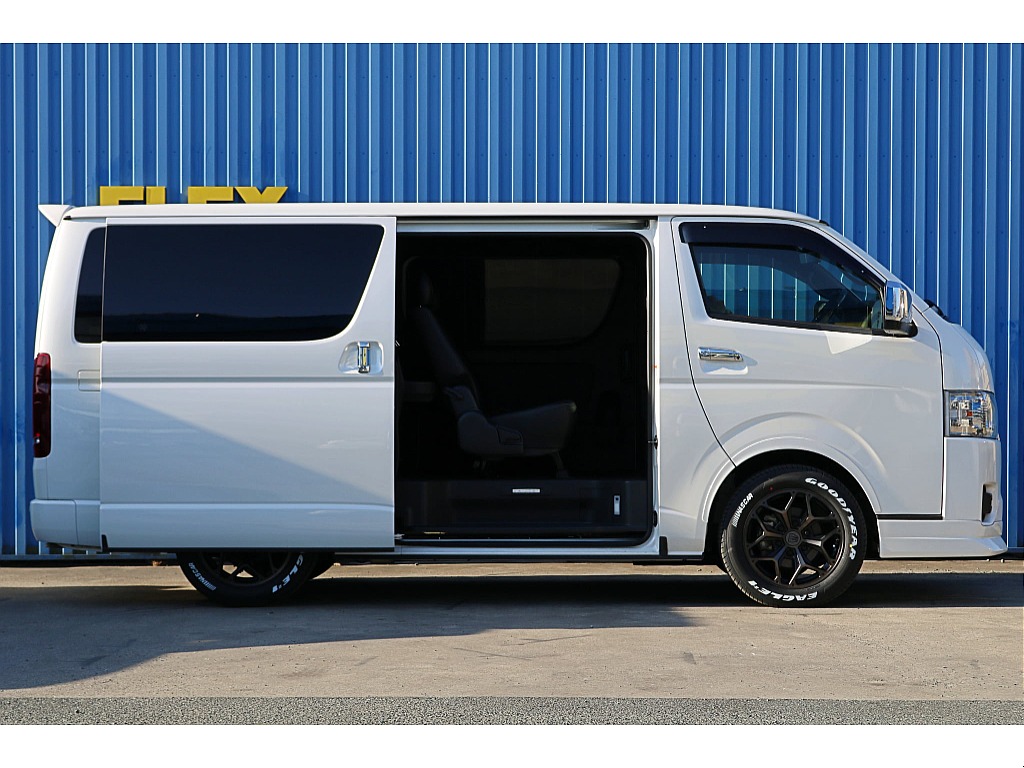 R６年式　ハイエースバン　ダークプライムⅡ　ディーゼル4WD　シンプルカスタム