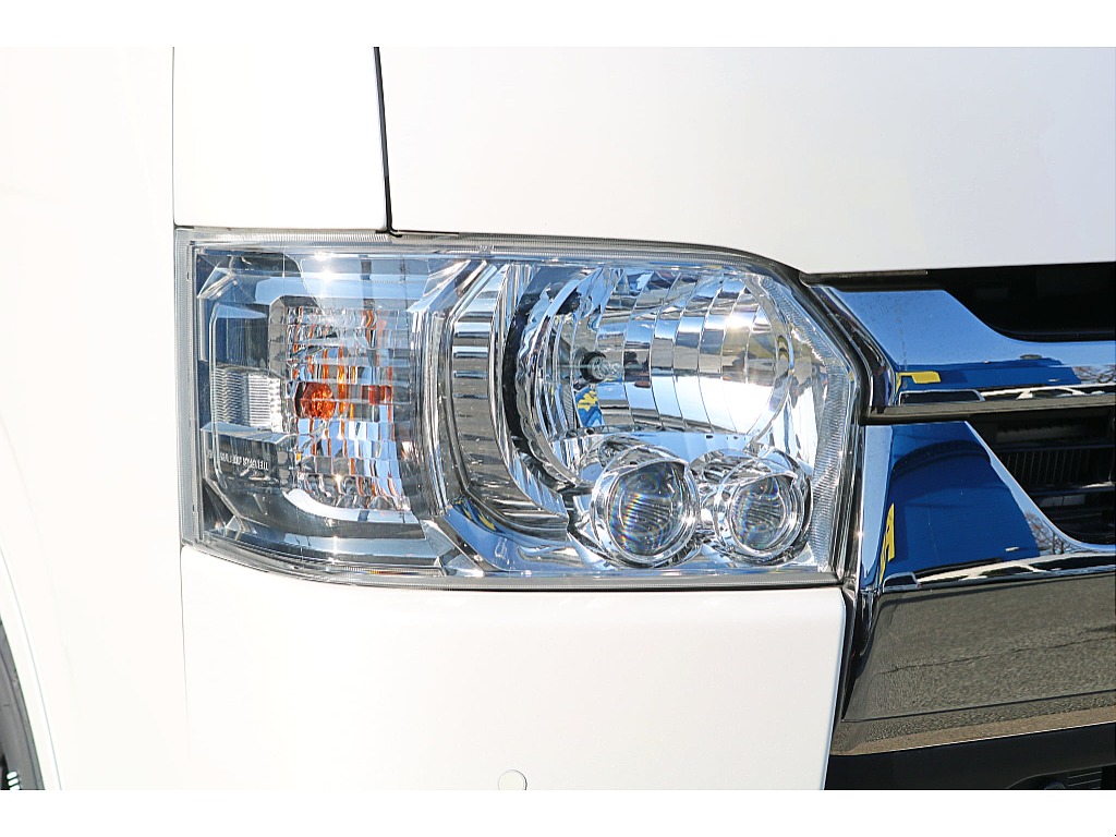 R６年式　ハイエースバン　ダークプライムⅡ　ディーゼル4WD　シンプルカスタム