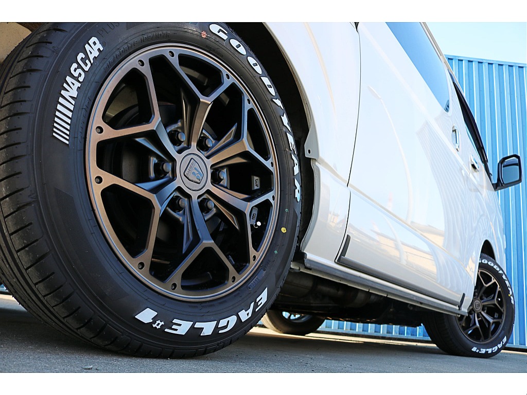 R６年式　ハイエースバン　ダークプライムⅡ　ディーゼル4WD　シンプルカスタム