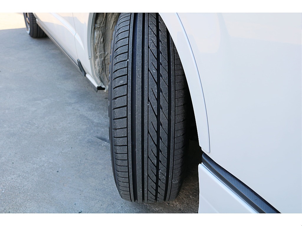 R６年式　ハイエースバン　ダークプライムⅡ　ディーゼル4WD　シンプルカスタム