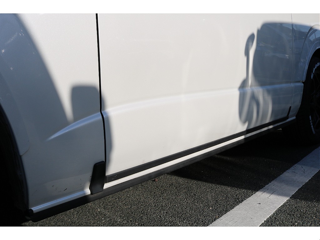 R６年式　ハイエースバン　ダークプライムⅡ　ディーゼル4WD　シンプルカスタム