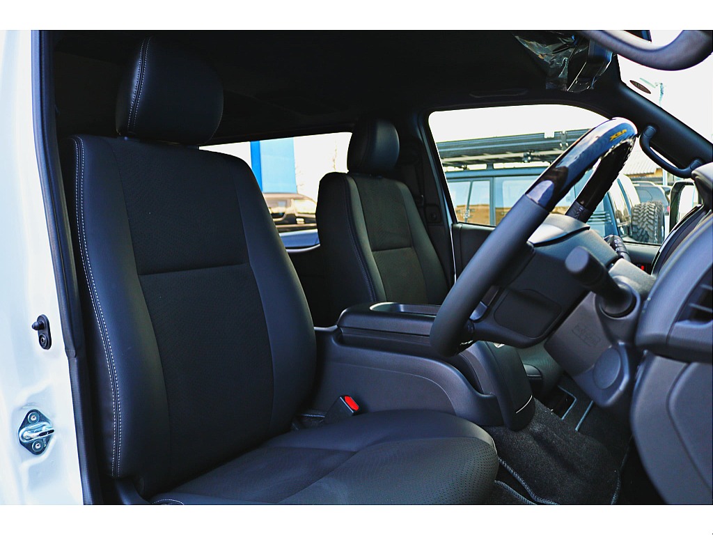 R7年式　ハイエースバン　ダークプライムⅡ　ガソリン　シンプルカスタムパッケージ♪