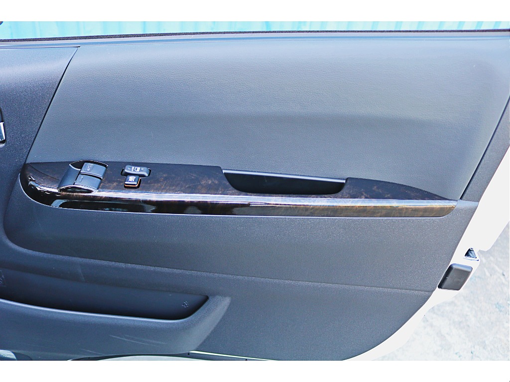 R7年式　ハイエースバン　ダークプライムⅡ　ガソリン　シンプルカスタムパッケージ♪