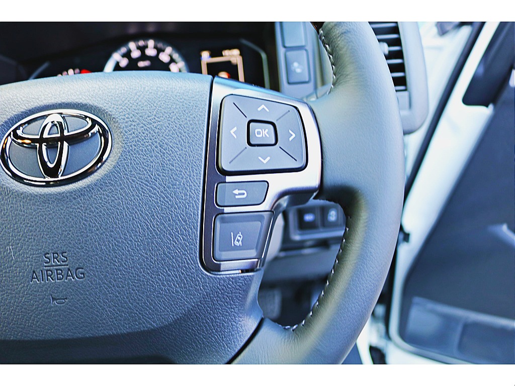 R7年式　ハイエースバン　ダークプライムⅡ　ガソリン　シンプルカスタムパッケージ♪