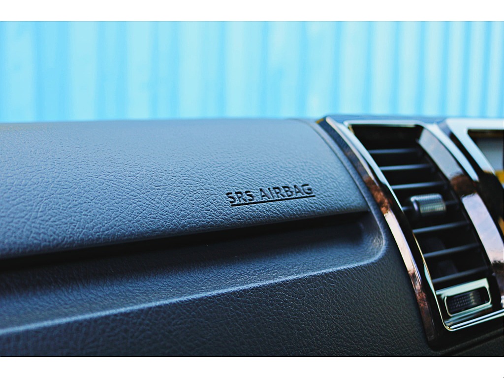 R7年式　ハイエースバン　ダークプライムⅡ　ガソリン　シンプルカスタムパッケージ♪