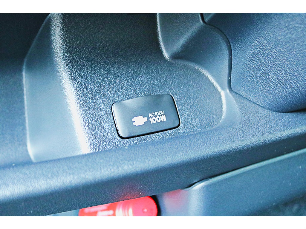 R7年式　ハイエースバン　ダークプライムⅡ　ガソリン　シンプルカスタムパッケージ♪