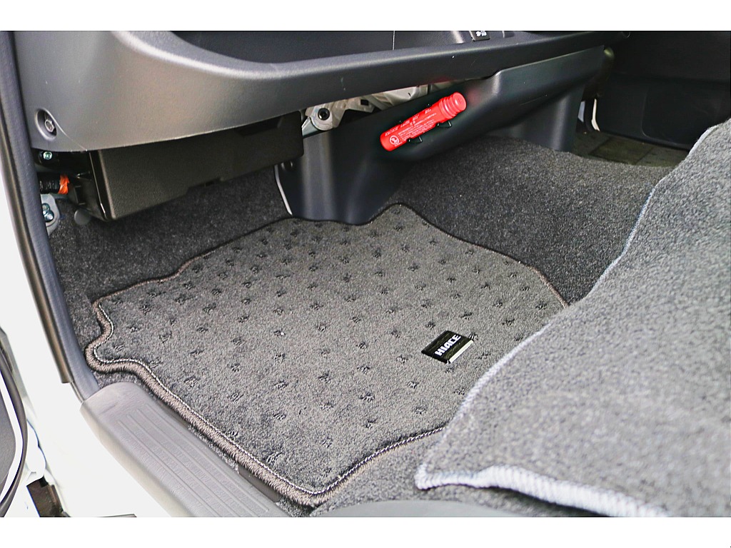 R7年式　ハイエースバン　ダークプライムⅡ　ガソリン　シンプルカスタムパッケージ♪