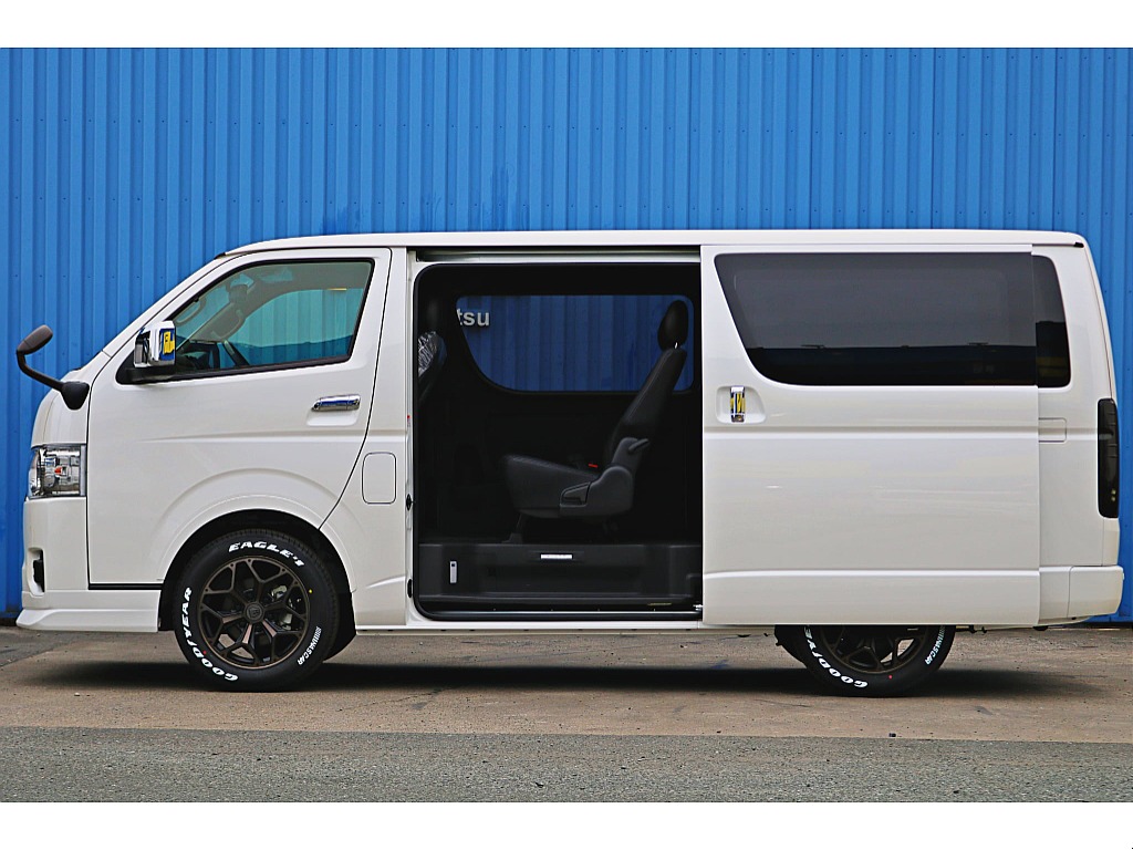 R7年式　ハイエースバン　ダークプライムⅡ　ガソリン　シンプルカスタムパッケージ♪