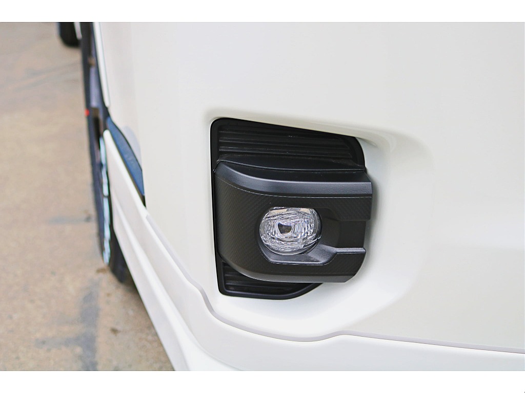 R7年式　ハイエースバン　ダークプライムⅡ　ガソリン　シンプルカスタムパッケージ♪