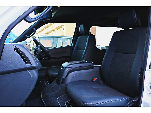 R7年式　ハイエースバン　ダークプライムⅡ　ガソリン　シンプルカスタムパッケージ♪