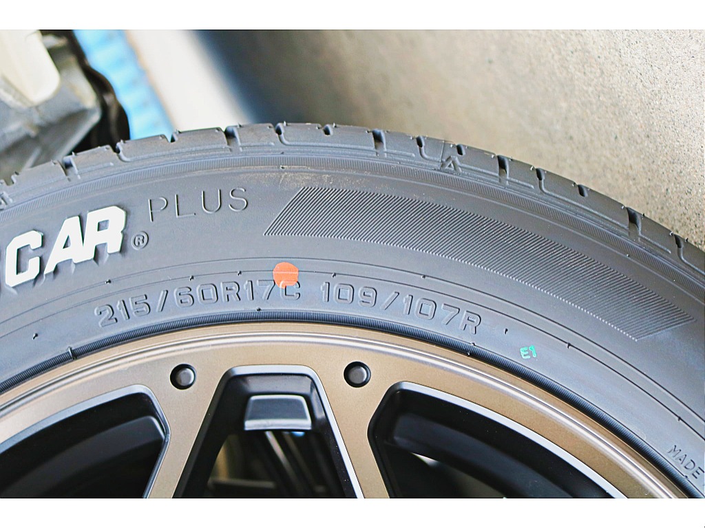 R7年式　ハイエースバン　ダークプライムⅡ　ガソリン　シンプルカスタムパッケージ♪