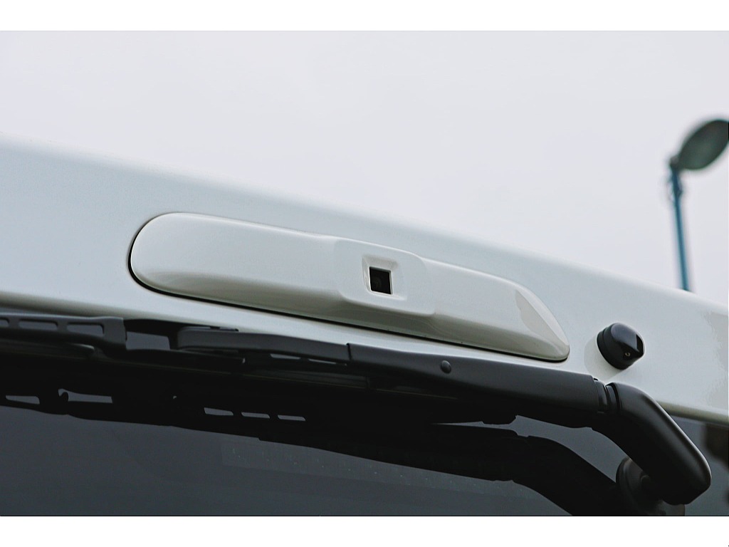 R7年式　ハイエースバン　ダークプライムⅡ　ガソリン　シンプルカスタムパッケージ♪