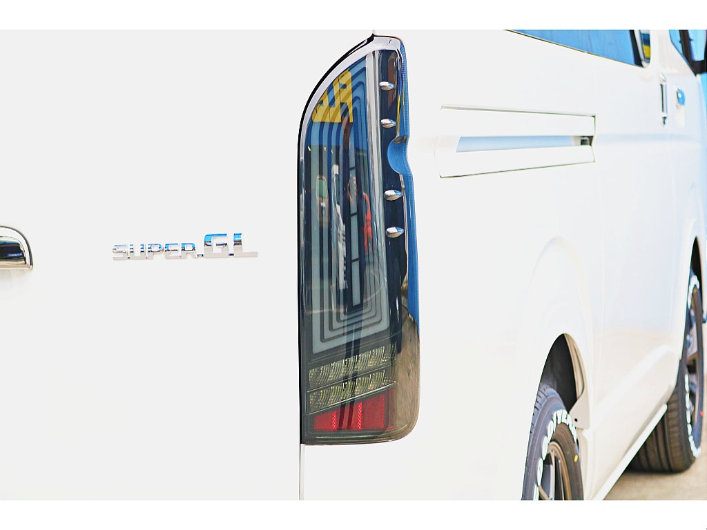 R7年式　ハイエースバン　ダークプライムⅡ　ガソリン　シンプルカスタムパッケージ♪