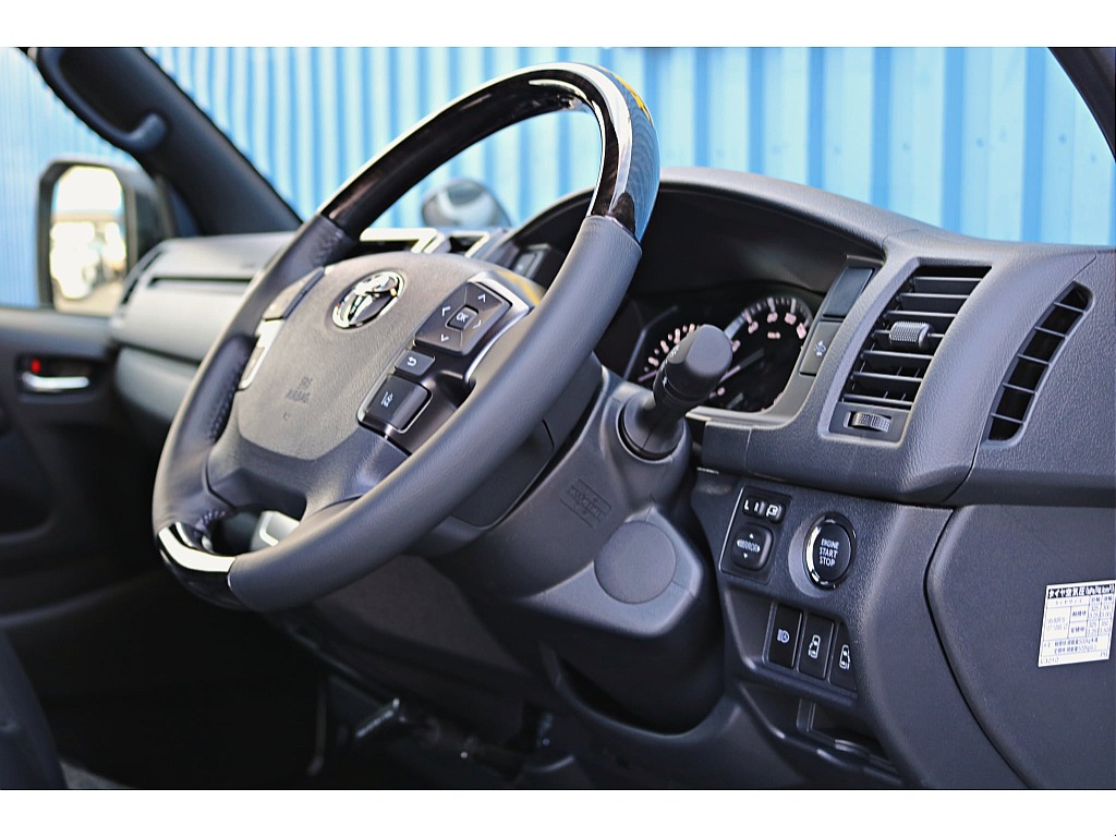 R7年式　ハイエースバン　ダークプライムⅡ　ガソリン2WD　シンプルカスタム♪